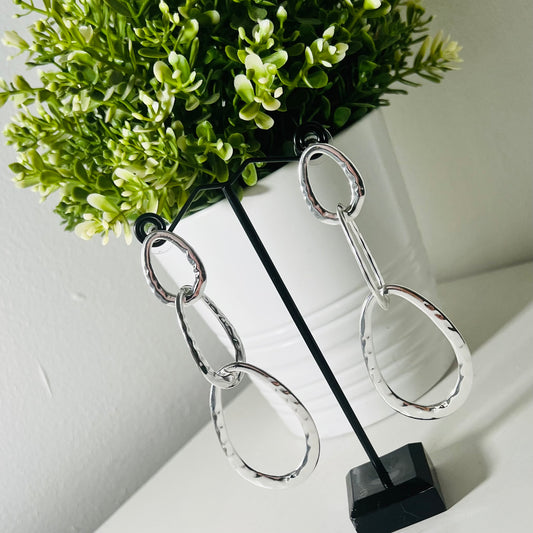 INTERLINKED SILVER EARRING